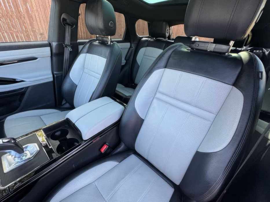 Land Rover Range Rover Evoque P300 R-Dynamic S      2021