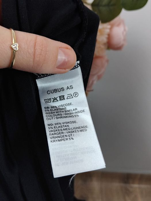 Wiskozowa sukienka midi kopertowa marszczona dopasowana Cubus dekolt V