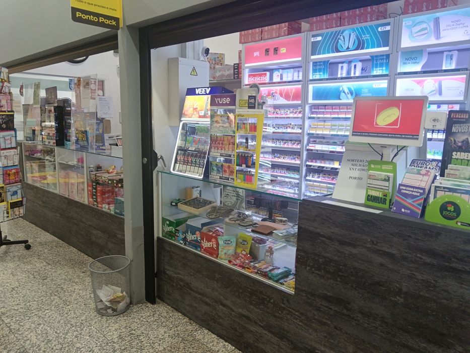 Vende se mobiliário de papelaria