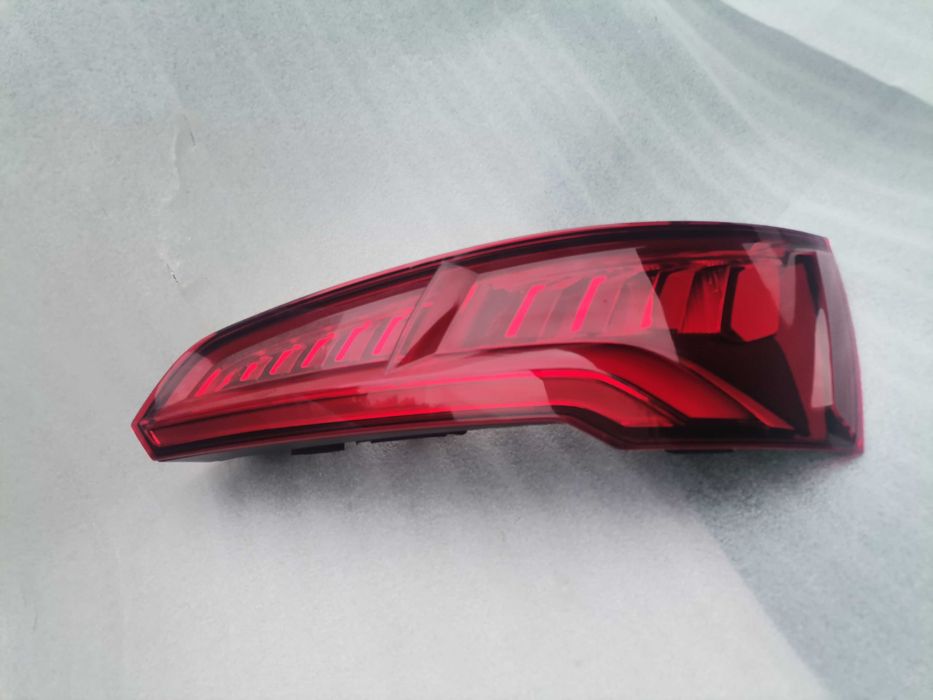 Lampa prawy Tył Q5 80A FY Matrix