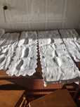 Conjunto de 4 naprons compridos em linho branco e renda á mao. Vendo e