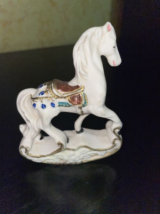 Порцелянова статуетка кінь, коник- гойдалка.