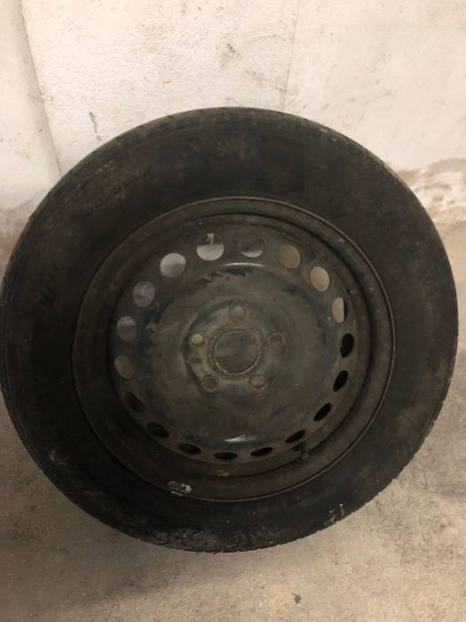 Jante e dois pneus