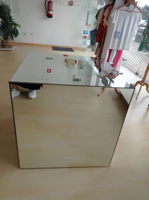 Cubo espelhado decorativo