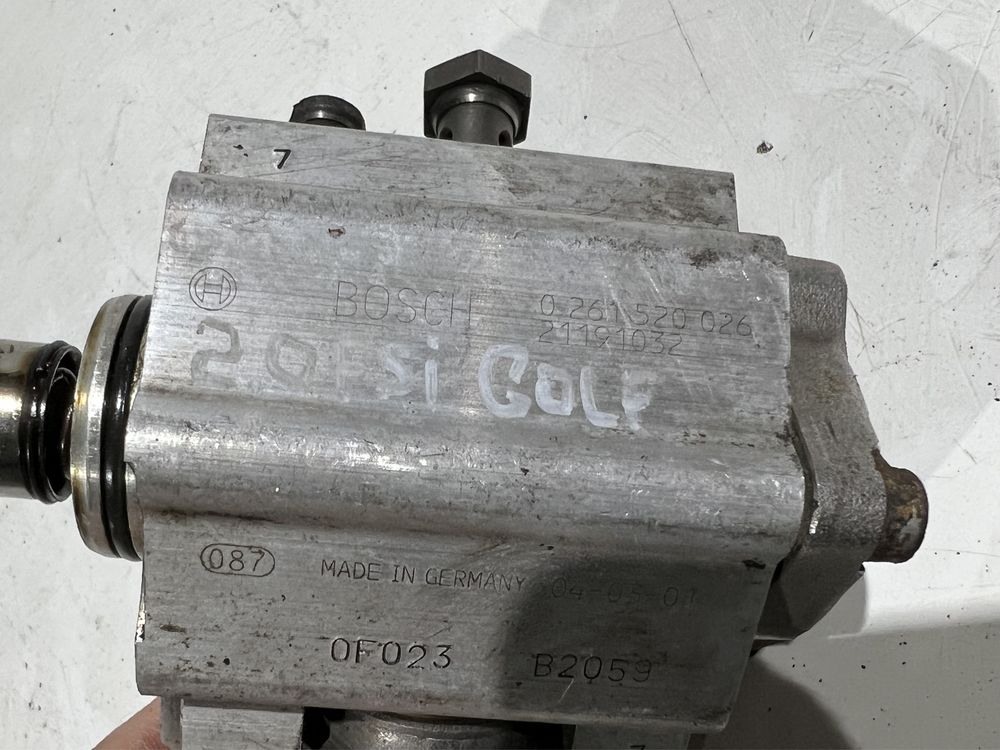 Топливный насос 2.0 1.6 FSI Golf 5 тнвд VAG 06D127026J