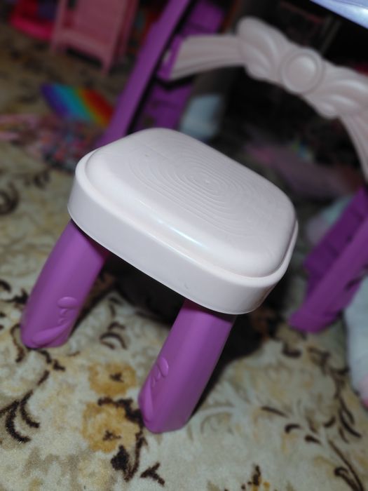 Дитяче трюмо зі стільчиком та прикрасами іграшкове, туалетний столик