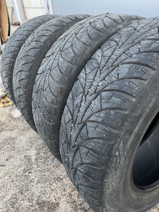 Rosava SnowGard 215/65R16 98T