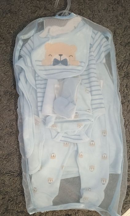 Nowy Zestaw prezentowy boy chłopięce 3-6 m 68