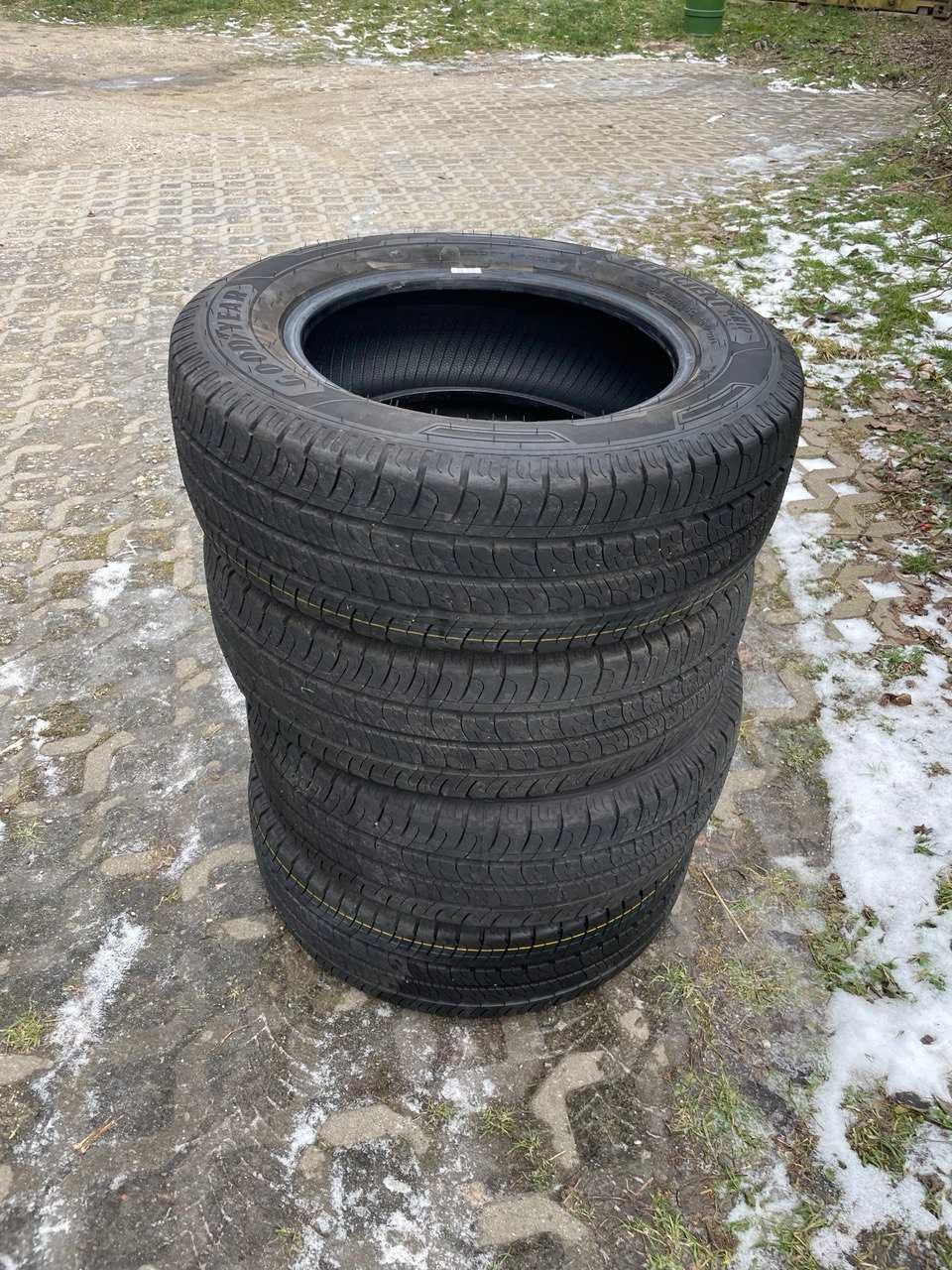 Nowe opony Goodyear EfficientGrip cargo w rozmiarze 215/65/16 r. 23