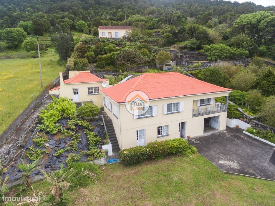 Venda de Moradia T5 Refúgio Privado com Vista Deslumbrante sobre o Mar