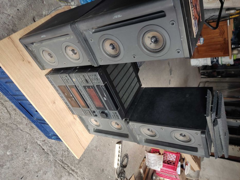 Wieża muzyczna j v c z głośnikami