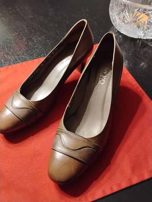 Sprzedam brązowe czółenka Ryłko