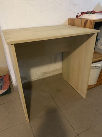 Małe biurko IKEA