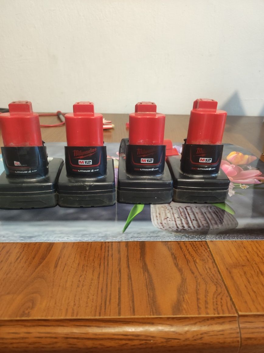 Продам акумулятори Milwaukee 12 v