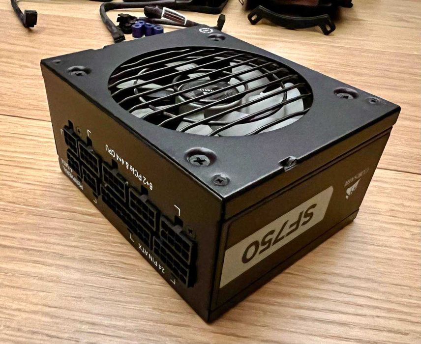Zasilacz do komputera Corsair SF750 750W 80 Plus Platinum