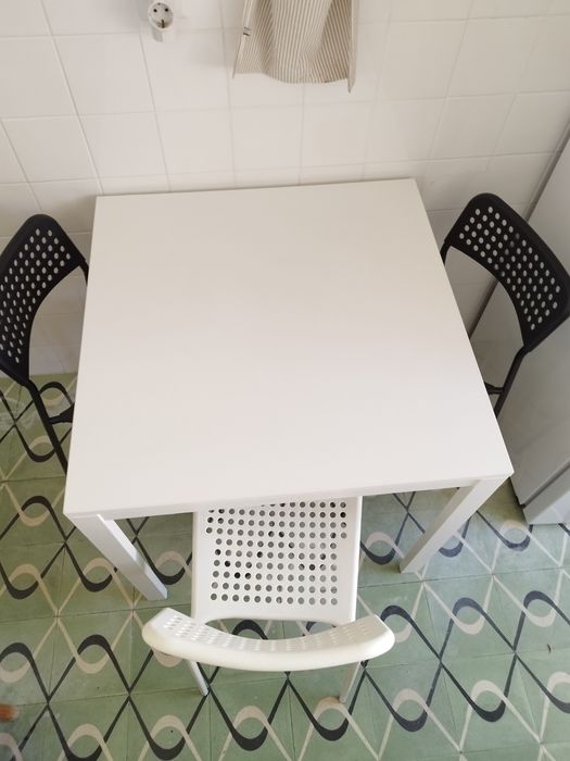 Mesa com 3 cadeiras