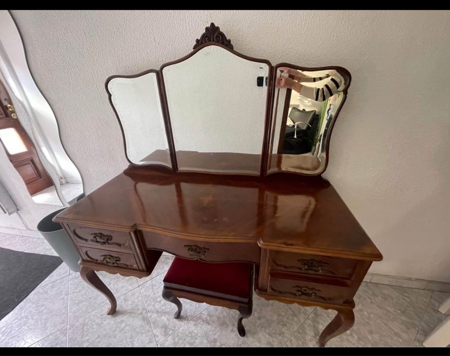 Pechiché antigo com espelho