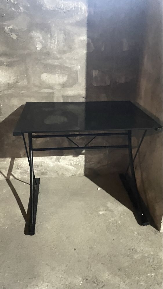 Mesa de escritorio preta