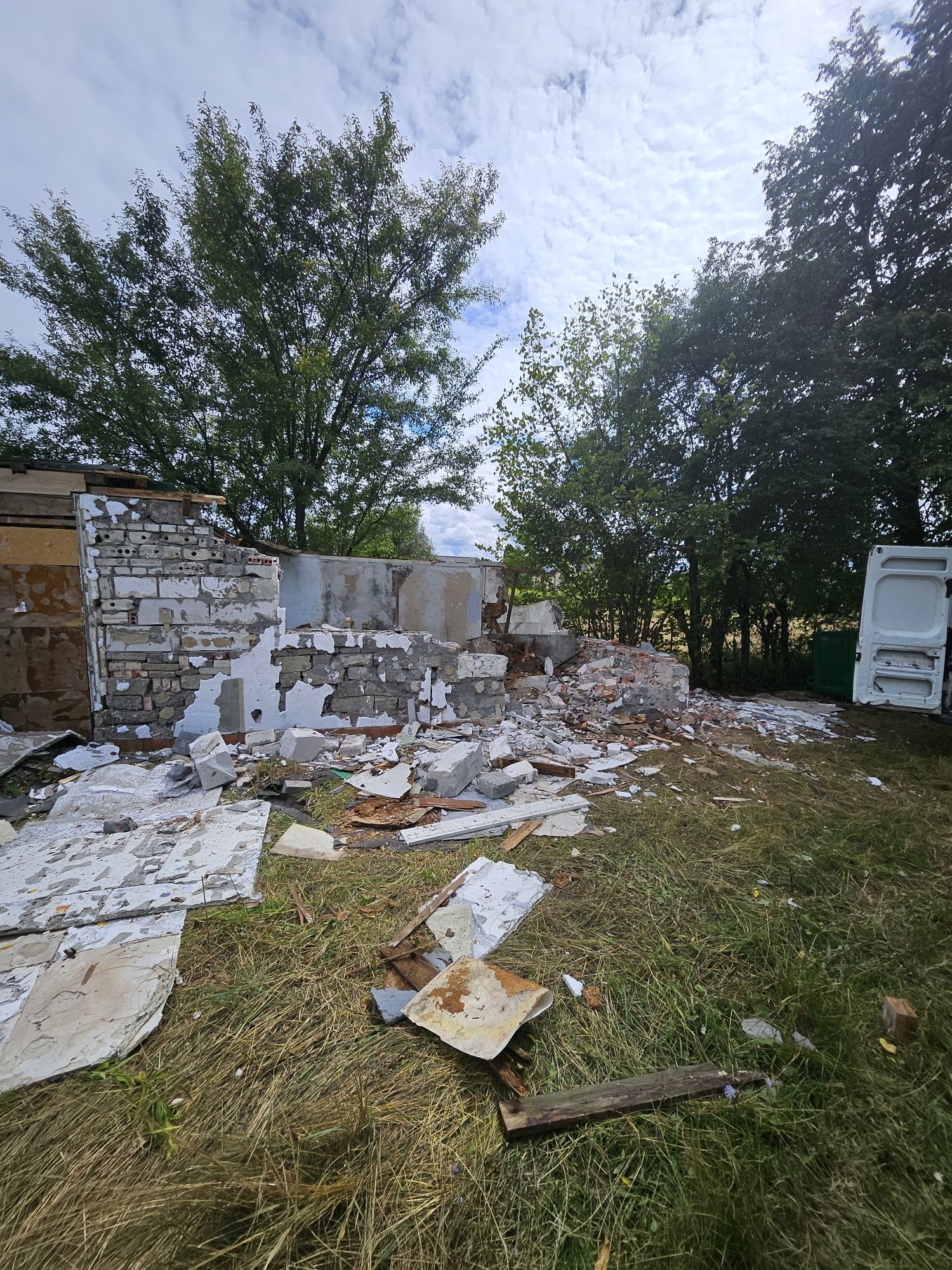 Skuwanie płytek,wyburzanie ścian,zrywanie podłóg,opróżnianie mieszkan