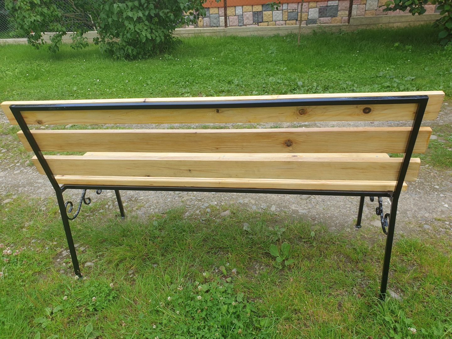 Міцна лавка довжиною 1,6м. Нова