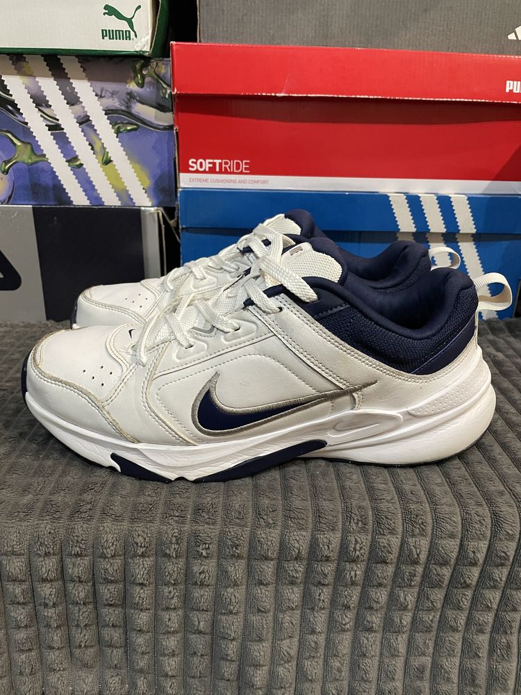 Чоловічі кросівки Nike Defyallday 43(27,5см) оригінал
