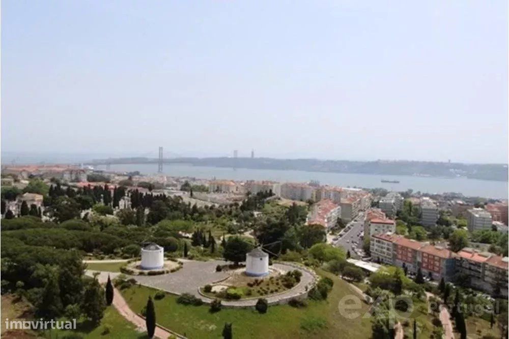 Fantástico apartamento T4 no edifício Sky Restelo