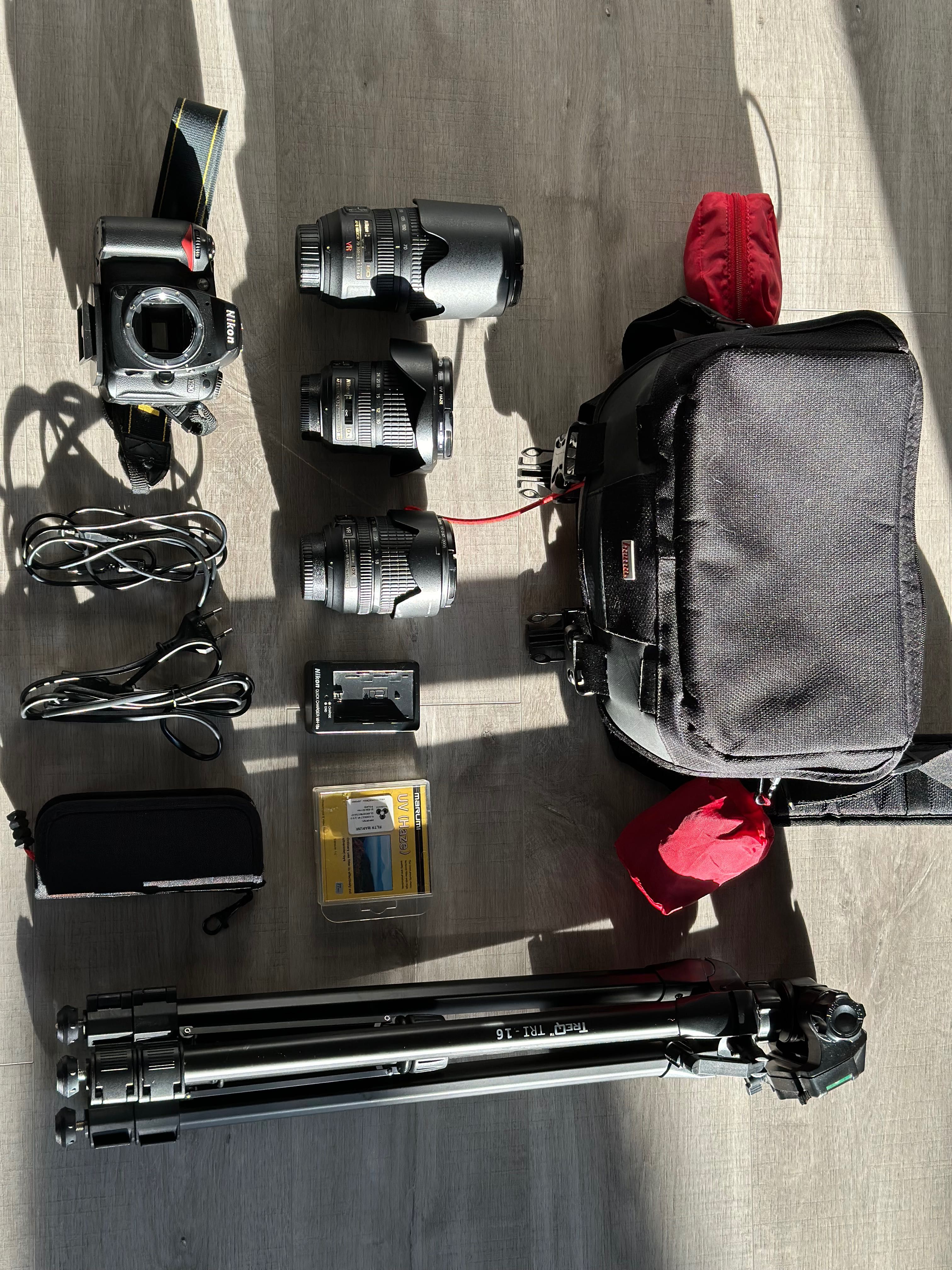 Sprzęt fotograficzny Nikon D90, lustrzanka w zestawie z obiektywami