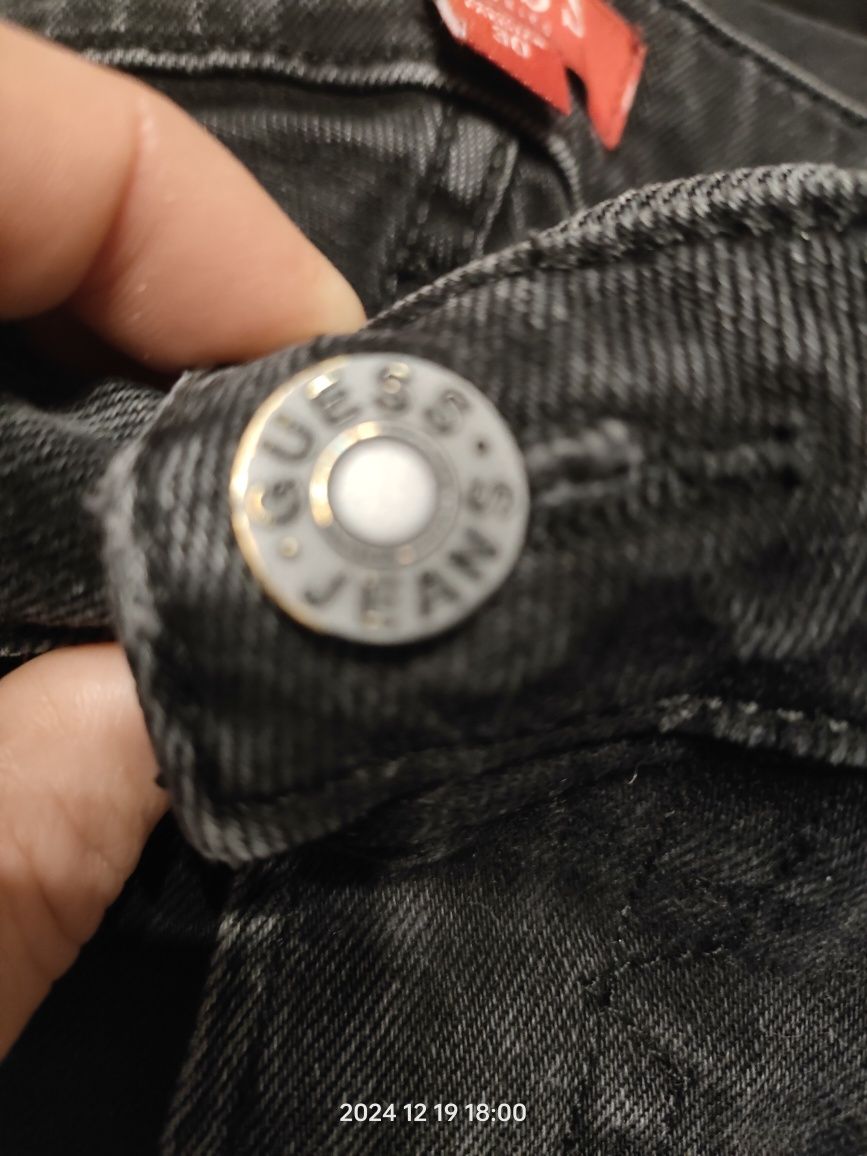 Spodnie czarne przecierane Guess rozm.30