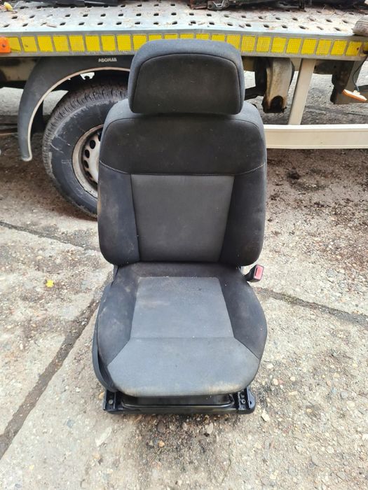 Fotel przedni prawy pasażera Opel Zafira B
