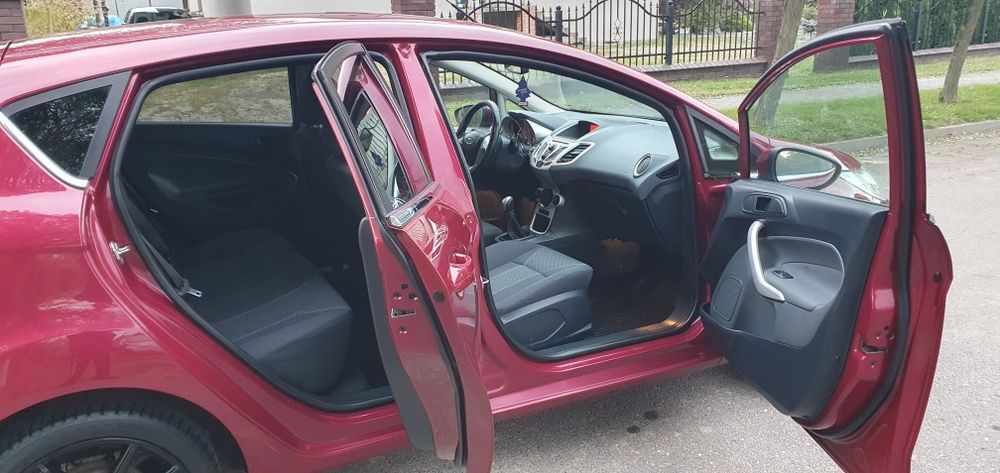 Fiesta/1.25/Titanium/1.25/82KM/KeylessGo/Klima/Wymieniony Rozrząd/Alu/