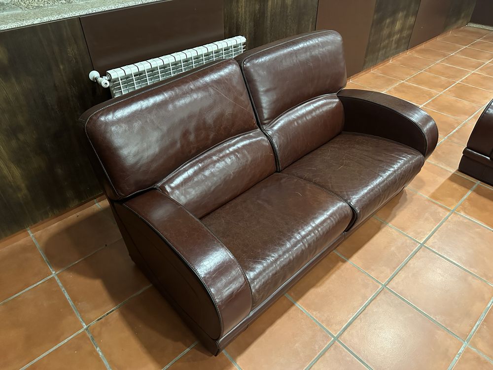 Sofas de couro castanho