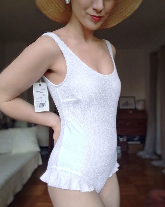 Biały kostium kąpielowy 36 z falbankami na biodrach pin up mint&berry