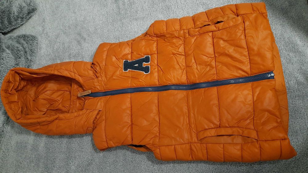 Bezrękawnik chłopięcy z kapturem r.134