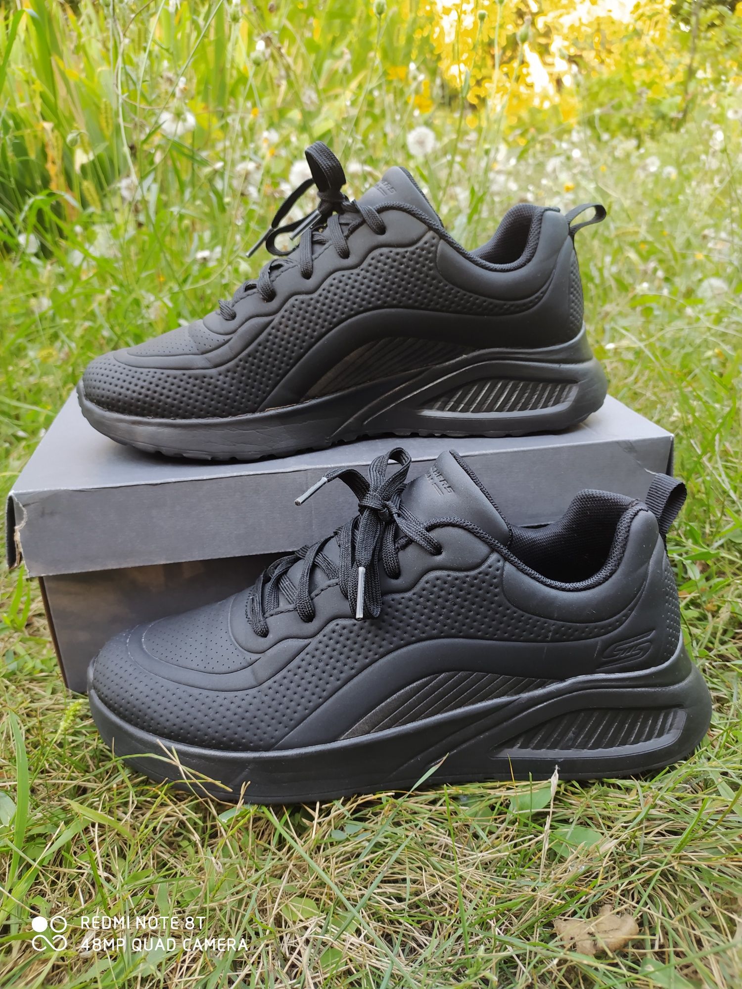 Кросівки на дівчинку 39 розміру Skechers 38 39 спортивне взуття кроси