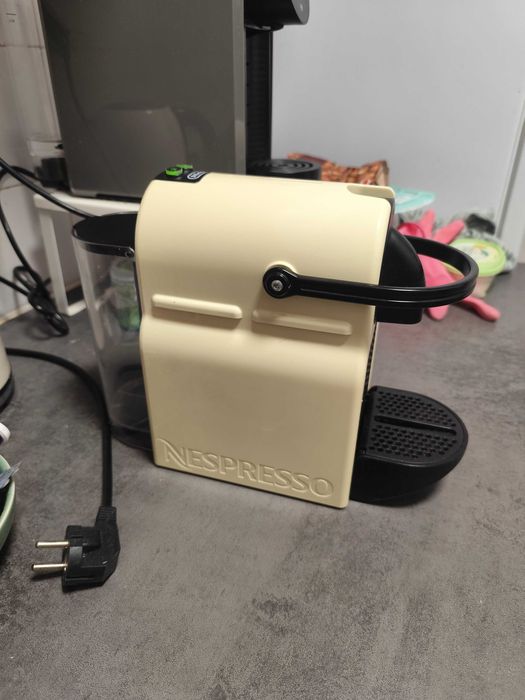 Máquina de Café Nespresso – Funciona Perfeitamente