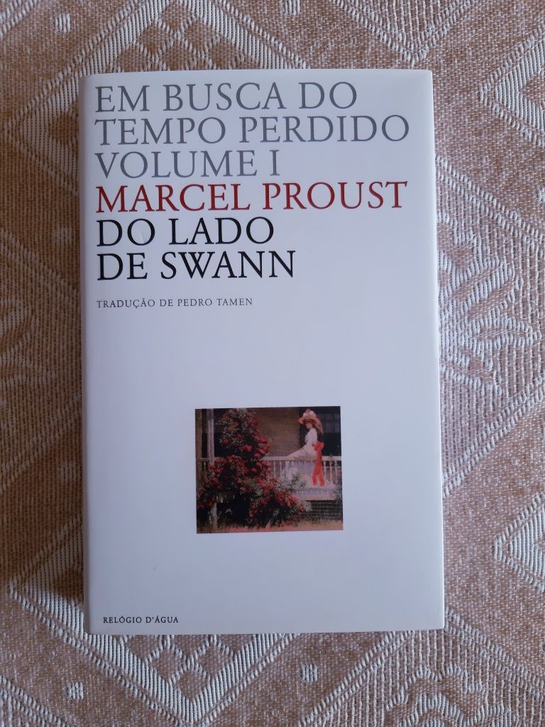 Vendo 'Do Lado de Swann', de M. Proust.