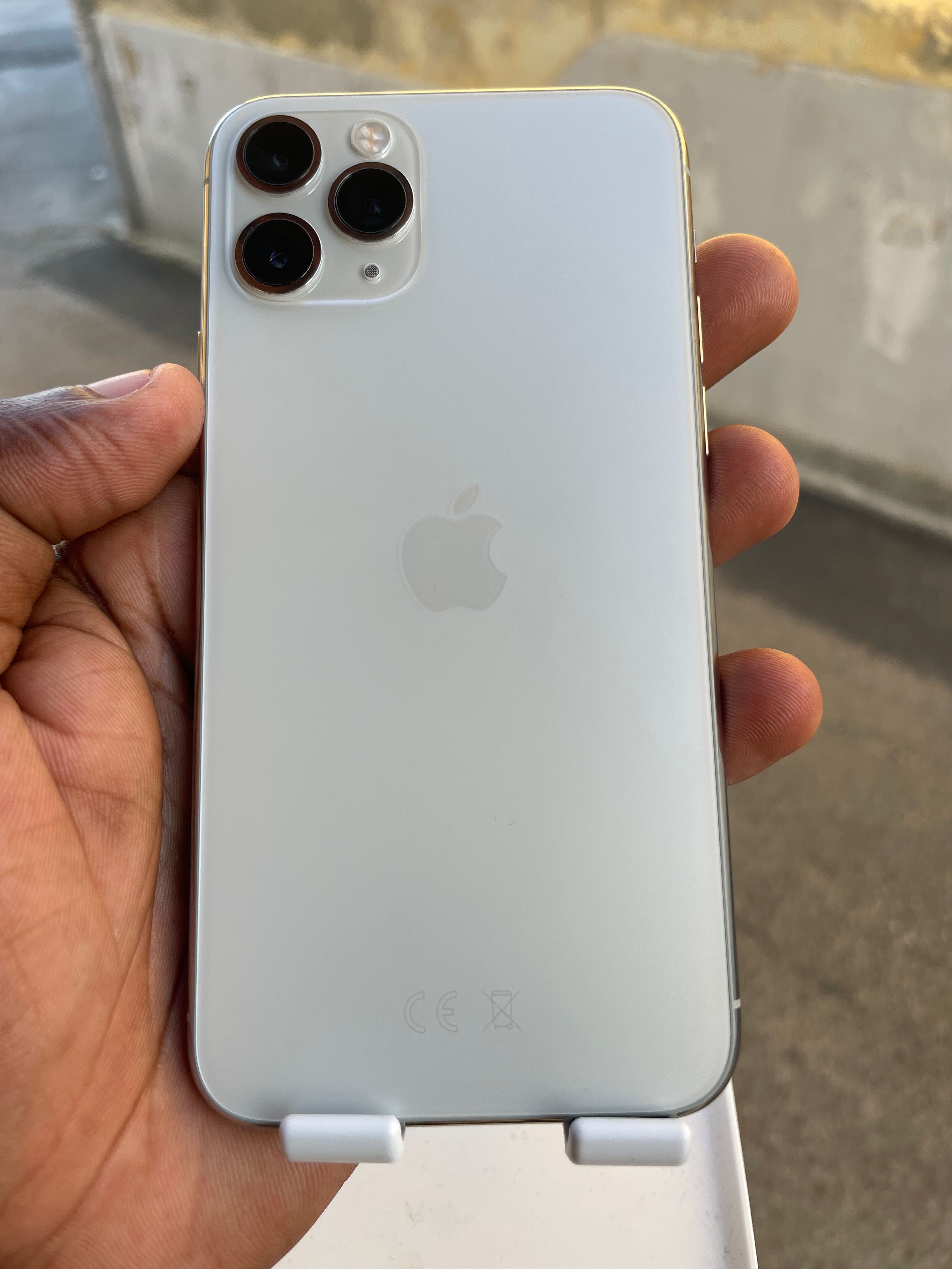 iPhone 11 Pro semi novo