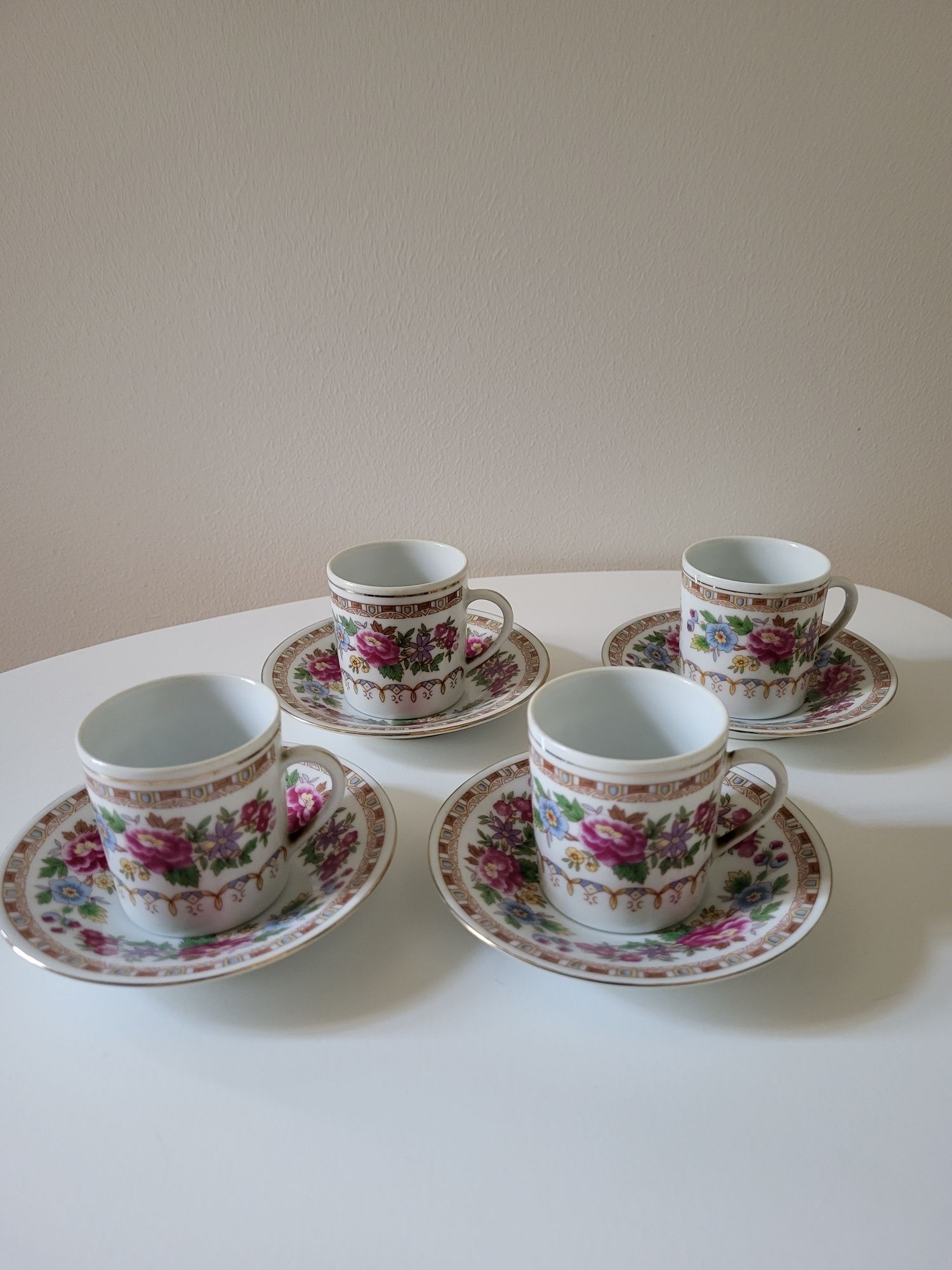 Komplet 4 filiżanek do kawy porcelana