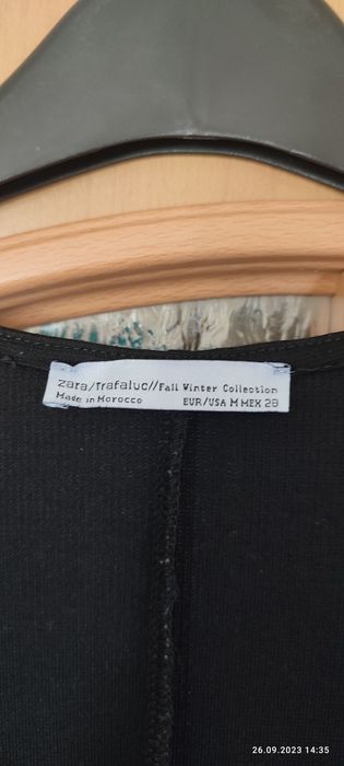 Elegancka czarna sukienka dekolt V, Zara