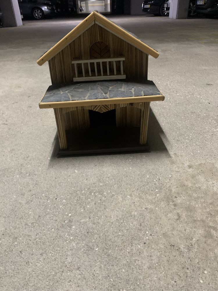 Casa artesanal grande com 2 pisos
