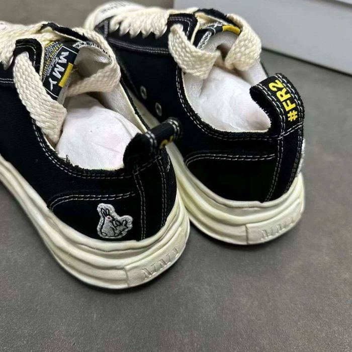 Maison Mihara Yasuhiro "smoking kills"