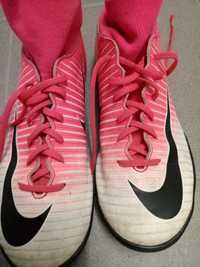 Buty Nike do piłki róż. 38.5