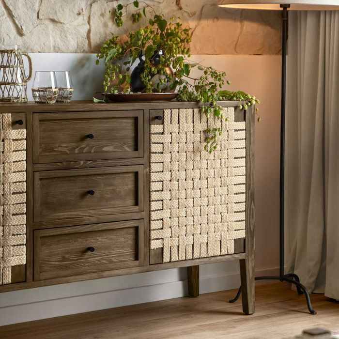 Komoda drewniana z plecionką jutową w stylu farmhouse,  retro