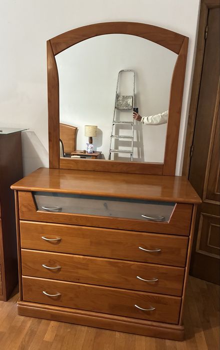 Comoda madeira com espelho