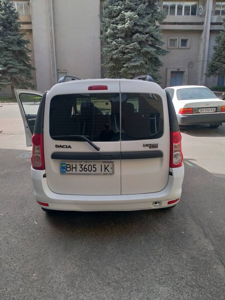 Продам Dacia Logan MCV 2011 год