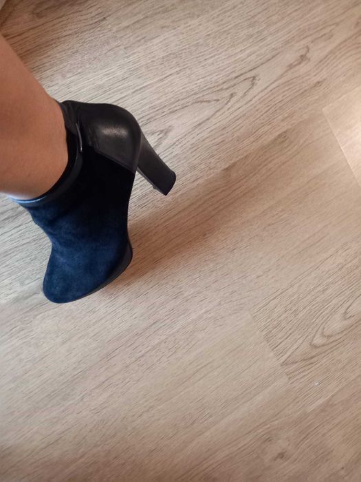 Botas da marca Decénio em pele e camurça Muito bonitas