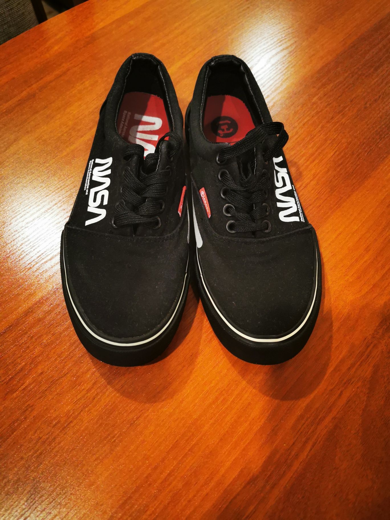 Sprzedam buty marki CROPP NASA