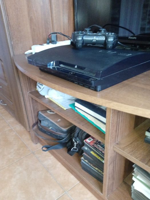 Продам PlayStation 3 з одним геймпадом в идеальном состоянии