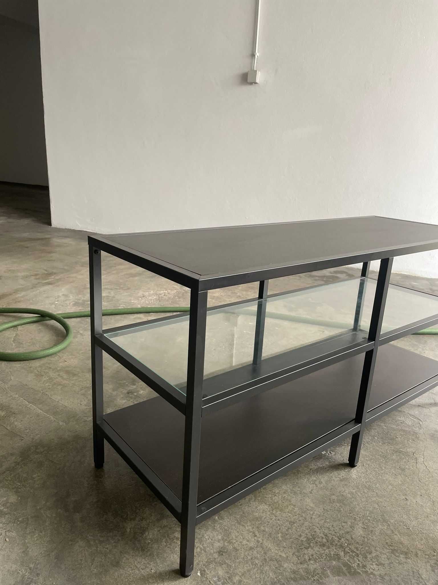 Móvel de TV Preto com vidro