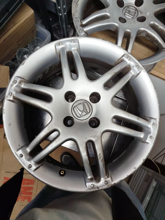 Vendo 4 jantes 4x100 ( uma está trincada )